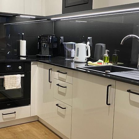 ז'שוב Apartamenty Magia Z Bezplatnym Parkingiem I Klimatyzacja מראה חיצוני תמונה